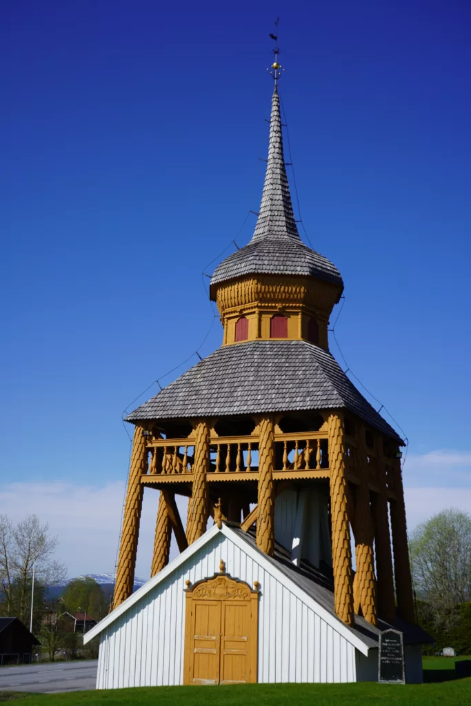 Mattmars kyrka, Richtung Ristafallet