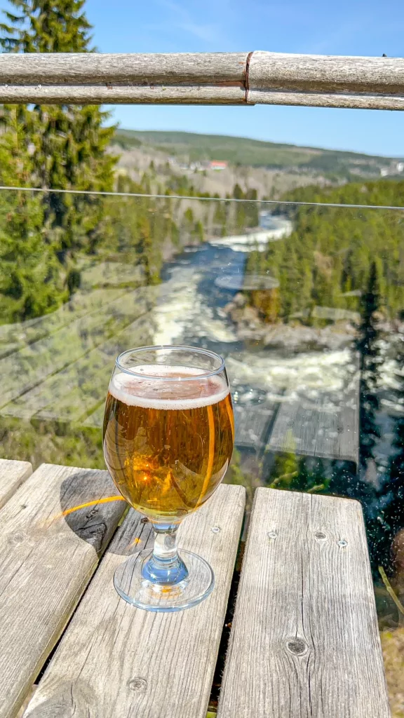 Bier mit Aussicht, Ristafallet, Terasse, 
